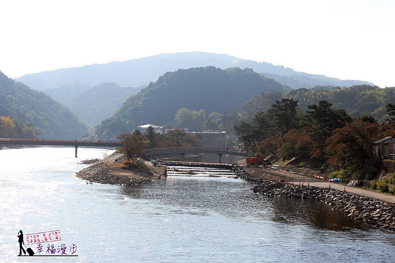 宇治橋紫式部像