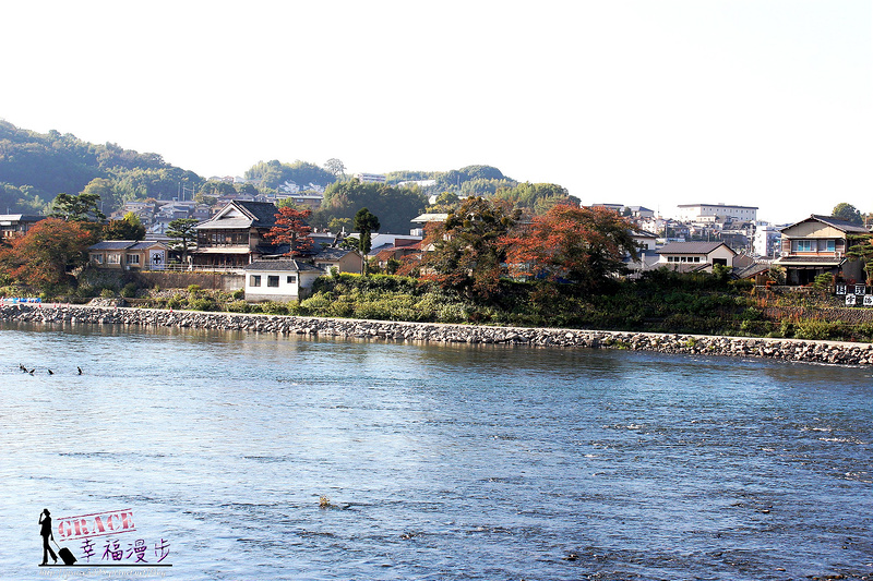宇治橋紫式部像