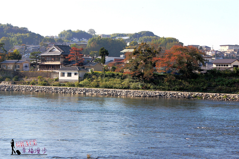 宇治橋紫式部像
