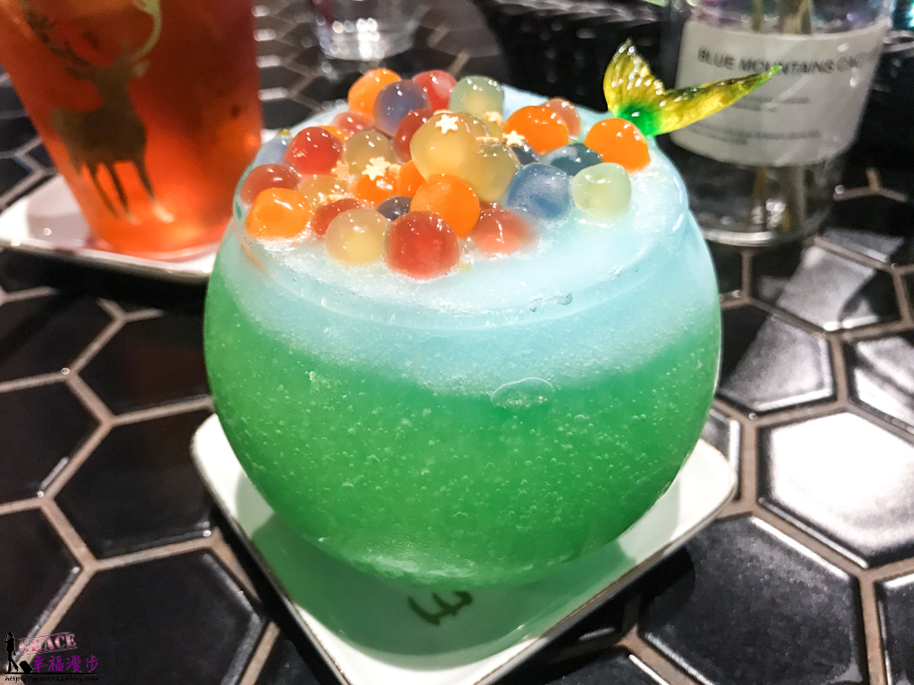 Hërs biströ她/的餐酒