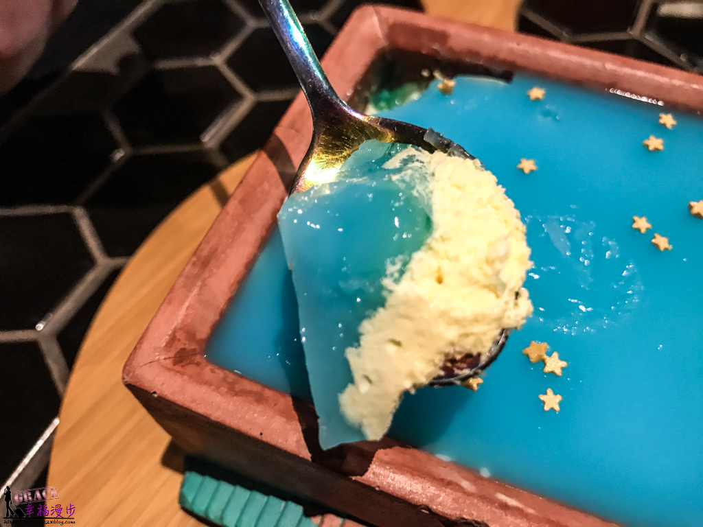 Hërs biströ她/的餐酒 Hërs biströ她/的餐酒