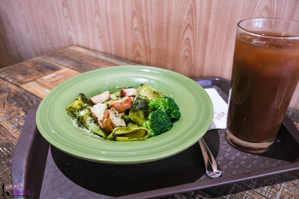 mini izzy cafe梧棲店