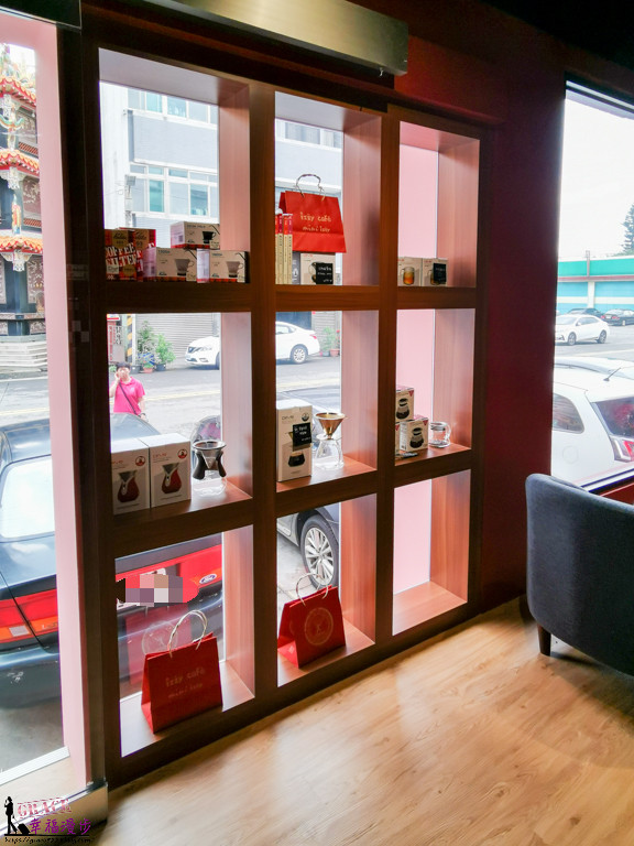 mini izzy cafe梧棲店