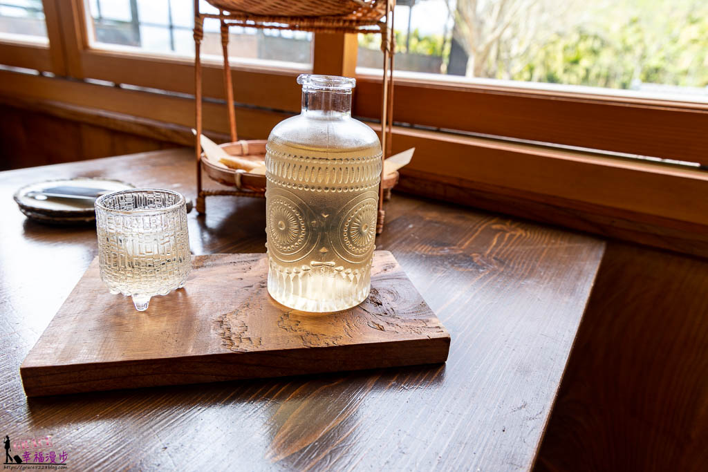 日月潭湖の怪物咖啡