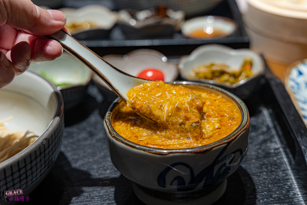 上海外灘美食,上海美食,上海美食推薦,上海蟹珍香,上海蟹黃小籠包,上海蟹黃撈麵,上海蟹黃麵,蟹珍香,蟹珍香蟹黃麵,蟹黃小籠包