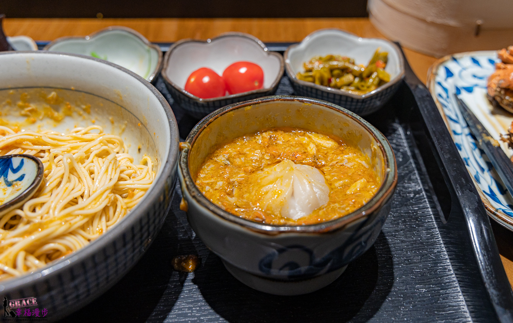 上海外灘美食,上海美食,上海美食推薦,上海蟹珍香,上海蟹黃小籠包,上海蟹黃撈麵,上海蟹黃麵,蟹珍香,蟹珍香蟹黃麵,蟹黃小籠包