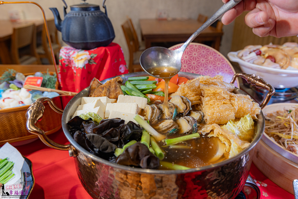 有春茶館｜南屯區台中市–2026年台中年菜推薦，4~8人份的經典台味年菜超豐盛，訂購再送料理新書，新年圍爐聚餐的好地方