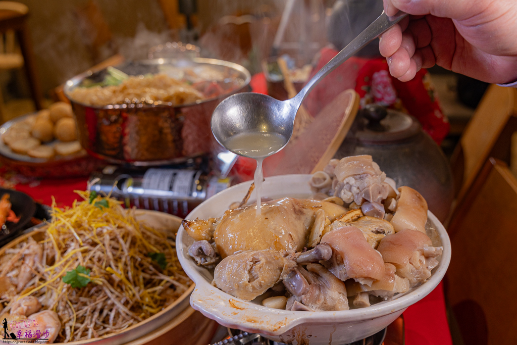 有春茶館｜南屯區台中市–2026年台中年菜推薦，4~8人份的經典台味年菜超豐盛，訂購再送料理新書，新年圍爐聚餐的好地方