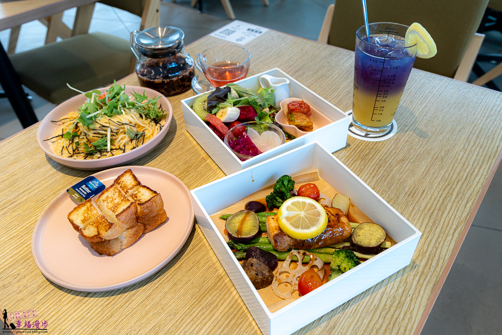 TOBA TOBA COLA,TSUTAYA BOOKSTORE,WIRED CAFE,南投日月町,南投景點,南投景點推薦,南投美食推薦,埔里景點,埔里景點推薦,埔里美食,埔里美食推薦,日月町蔦屋書局,日月町複合商場