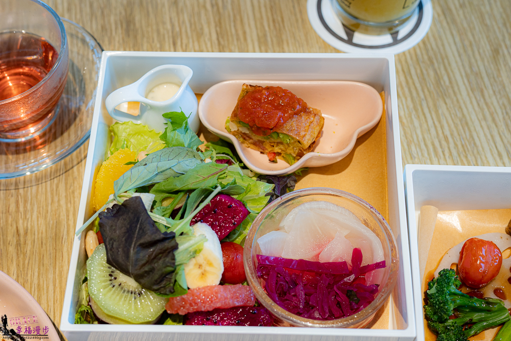 TOBA TOBA COLA,TSUTAYA BOOKSTORE,WIRED CAFE,南投日月町,南投景點,南投景點推薦,南投美食推薦,埔里景點,埔里景點推薦,埔里美食,埔里美食推薦,日月町蔦屋書局,日月町複合商場