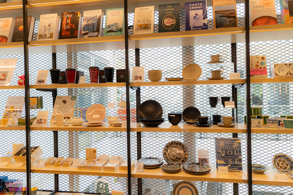TOBA TOBA COLA,TSUTAYA BOOKSTORE,WIRED CAFE,南投日月町,南投景點,南投景點推薦,南投美食推薦,埔里景點,埔里景點推薦,埔里美食,埔里美食推薦,日月町蔦屋書局,日月町複合商場
