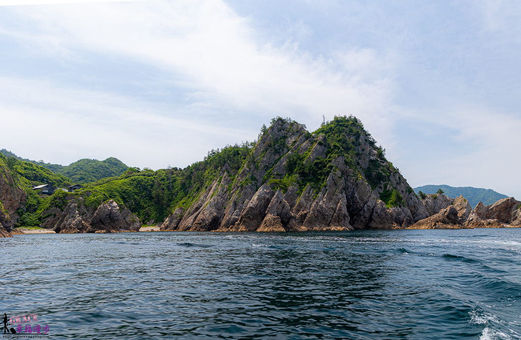 奇岩秘境,季節限定小型船,山陰海岸地質公園,日本秘境,日本鳥取之旅,浦富海岸,浦富海岸島巡遊覽船,清澈海水,湛藍海蝕洞,鳥取旅遊