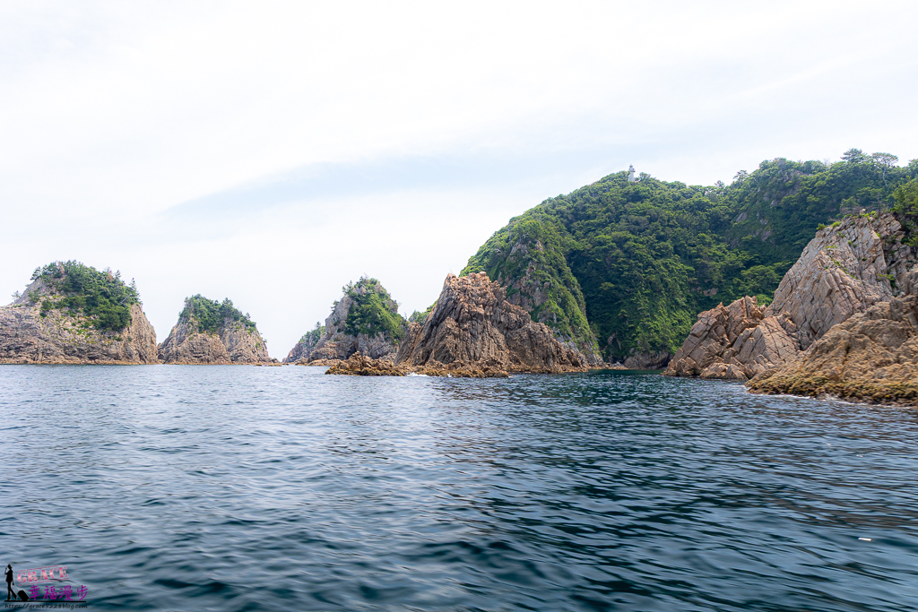 奇岩秘境,季節限定小型船,山陰海岸地質公園,日本秘境,日本鳥取之旅,浦富海岸,浦富海岸島巡遊覽船,清澈海水,湛藍海蝕洞,鳥取旅遊